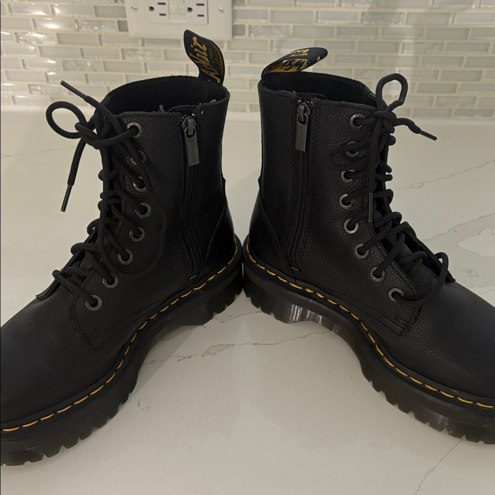 Dr. Martens Jadon III Black leather Boots. Airware. Women’s size 8/ Men’s 7. $95 - Picture 5 of 9